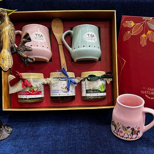 Red Foliage Box with Dipper/ Spoon and pepper bag - Farm Naturelle